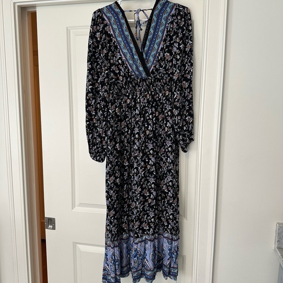 In Loom Floral Back Lace V-Neck Dress - Picture 7 of 7